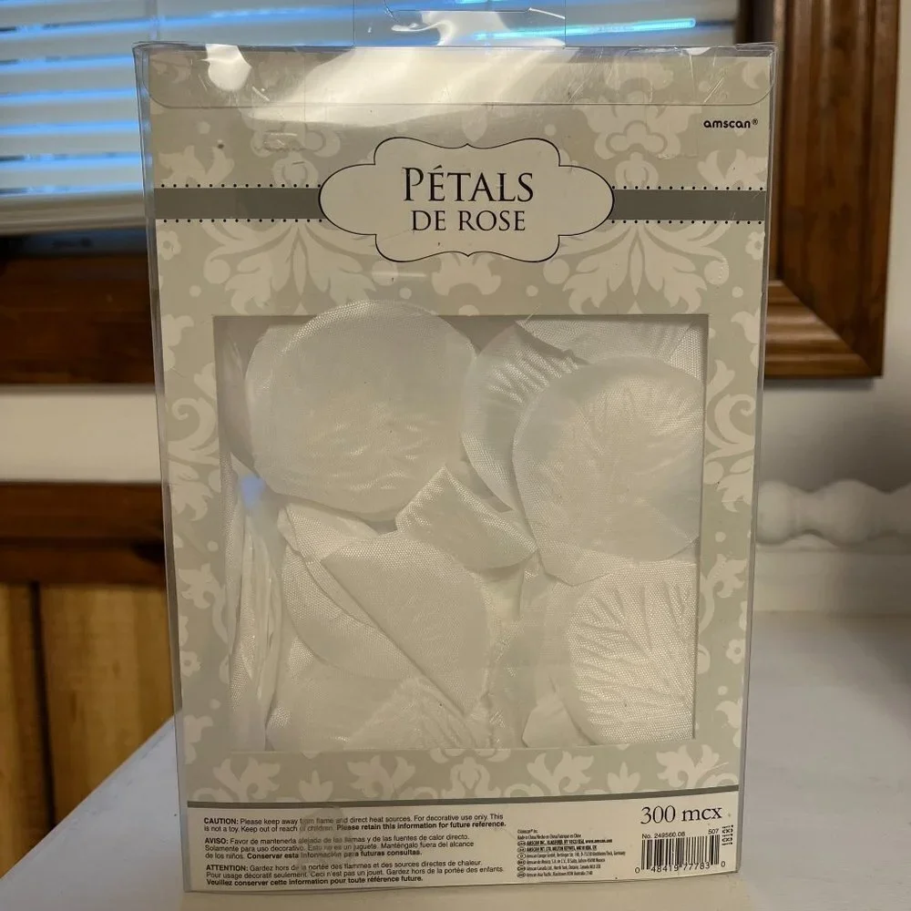 NWT White Silk Flower Petals - 1200 Pieces